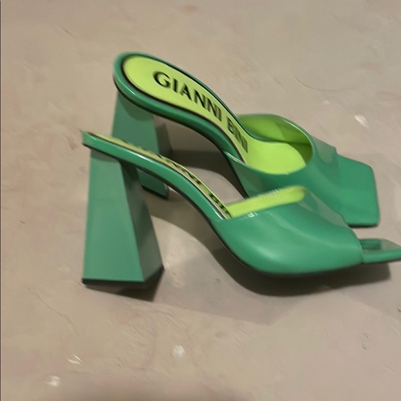 Gianni Bini Green Heeled Mules with Square-Toe Design - Picture 3 of 5